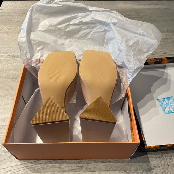 NWT Miss Lola Square Toe Triangle  Heel Mules 8.5 - Picture 10 of 11